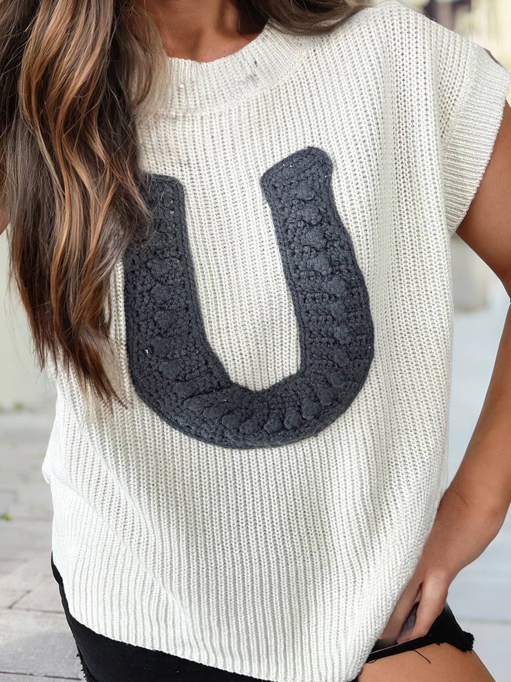 Western Crochet Horseshoe Short Sleeve Knit Sweater: White
