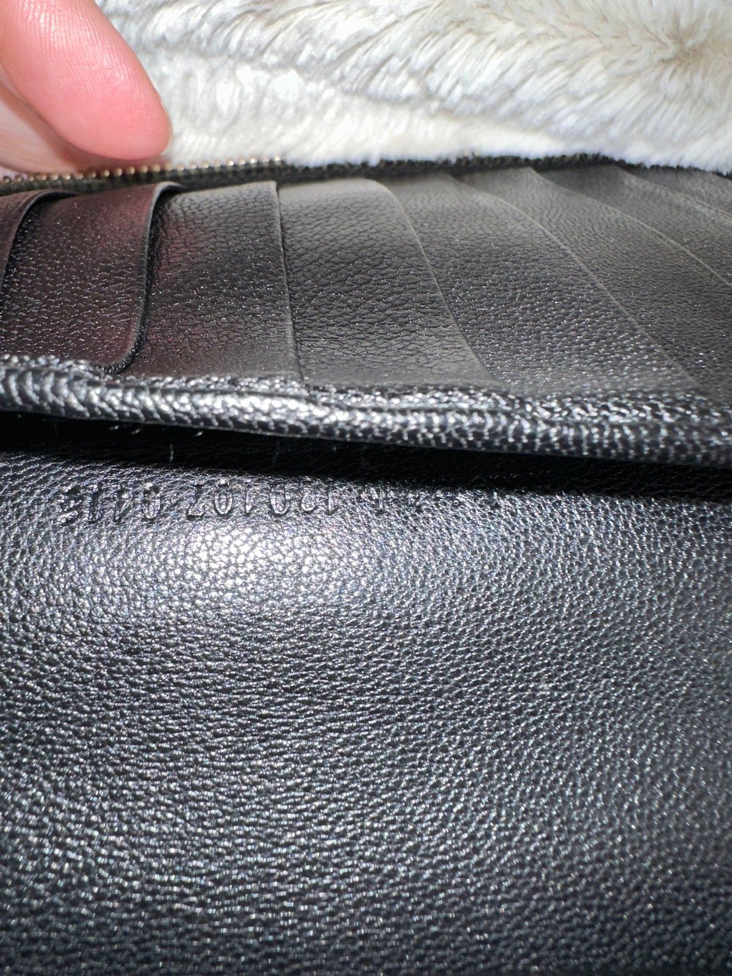 Pre-owned Saint Laurent (YSL) zip-around long wallet in black leather with the embossed YSL logo. AUTHENTIC #9