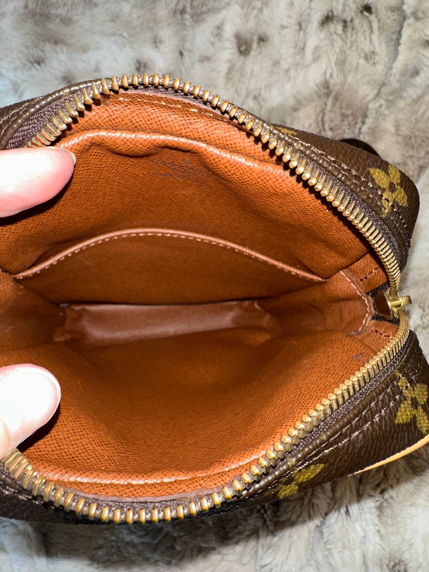 Pre-owned Louis Vuitton Danube crossbody