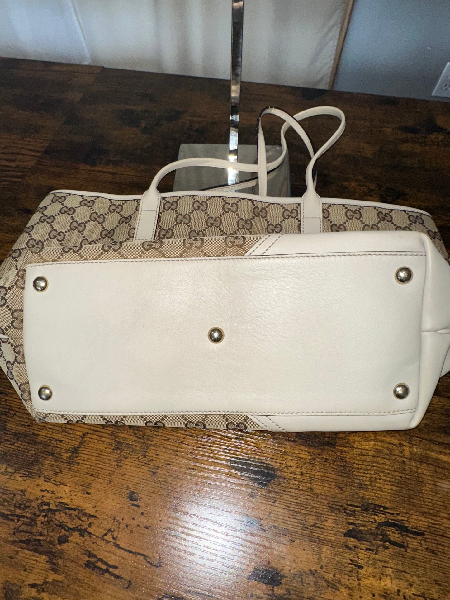 JT016 Preowned Gucci GG Canvas Interlocking G Tote (White Leather Trim)