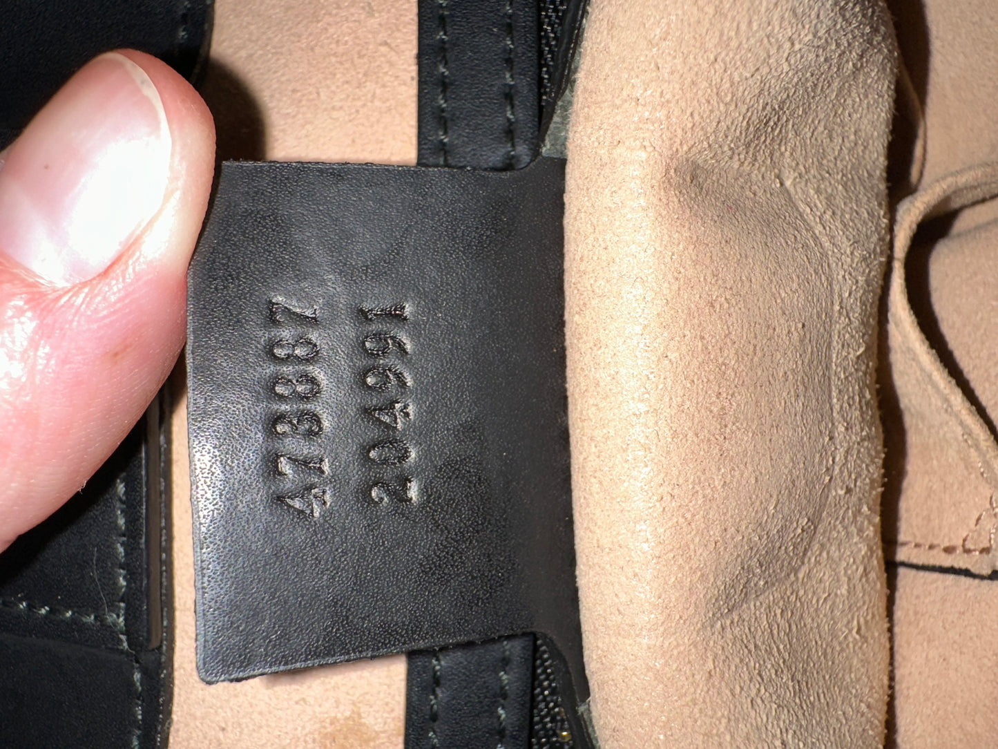 JT015 Preowned Gucci GG Supreme Bee tote with black leather trim and detachable shoulder strap