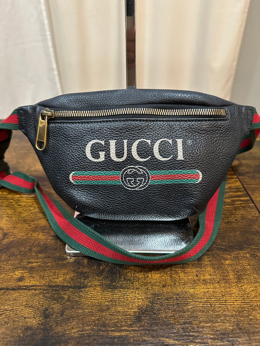 JT028 Preowned Vintage Gucci Small Belt Bag – Black Grained Leather