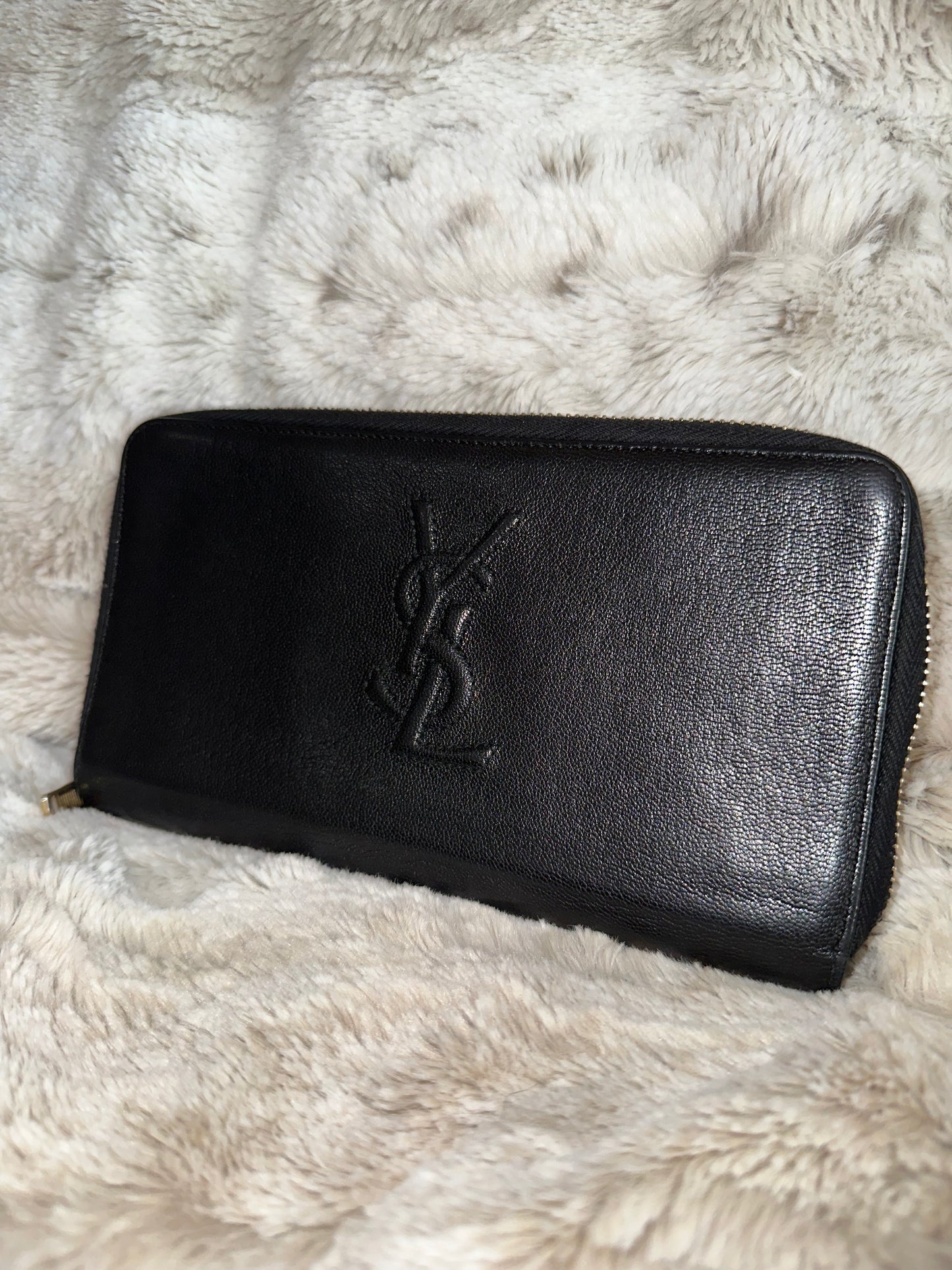 Pre-owned Saint Laurent (YSL) zip-around long wallet in black leather with the embossed YSL logo. AUTHENTIC #9