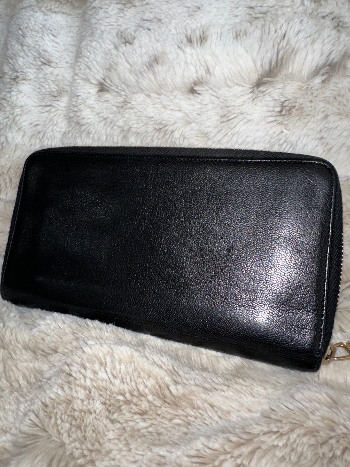 Pre-owned Saint Laurent (YSL) zip-around long wallet in black leather with the embossed YSL logo. AUTHENTIC #9