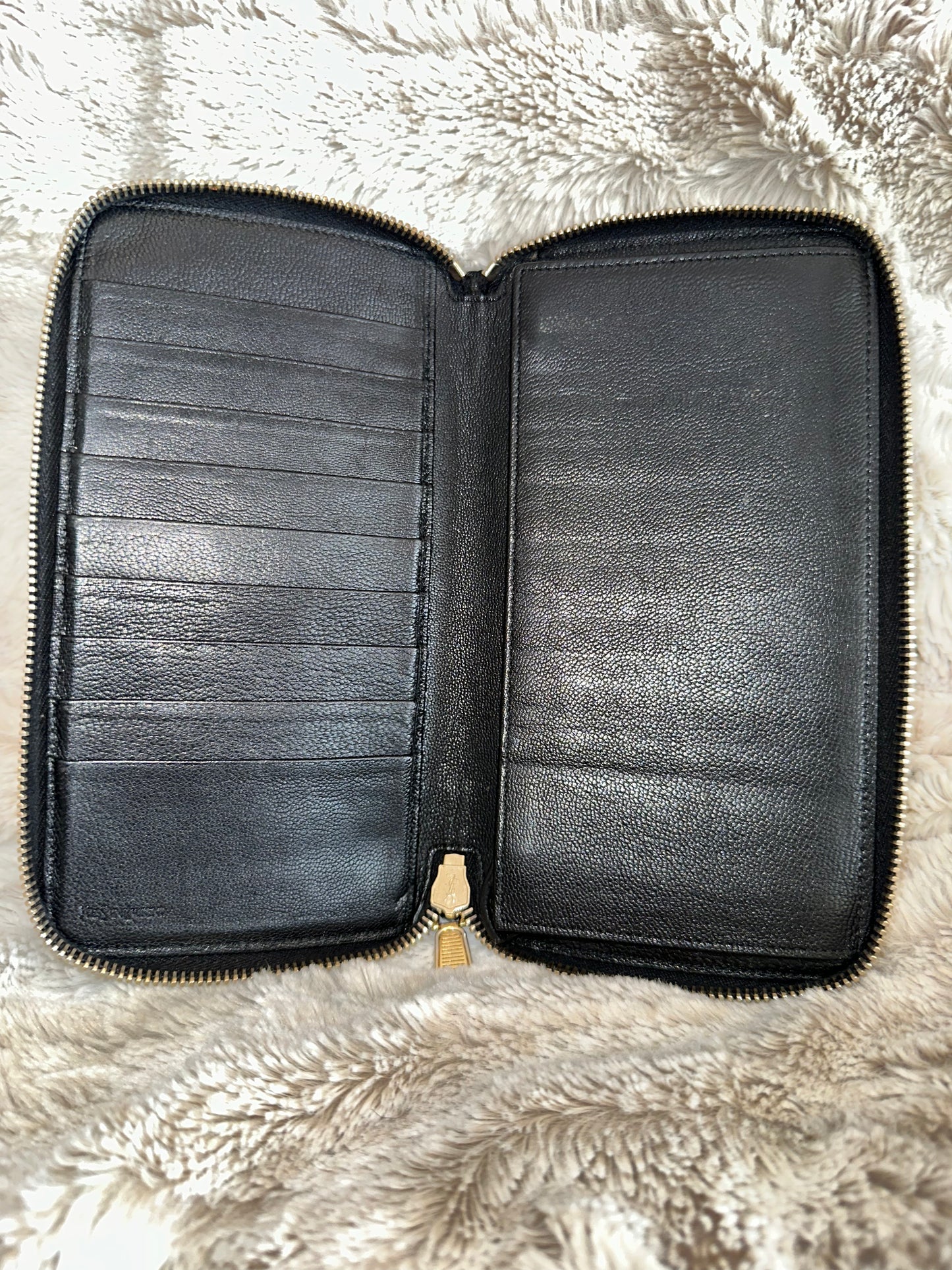 Pre-owned Saint Laurent (YSL) zip-around long wallet in black leather with the embossed YSL logo. AUTHENTIC #9