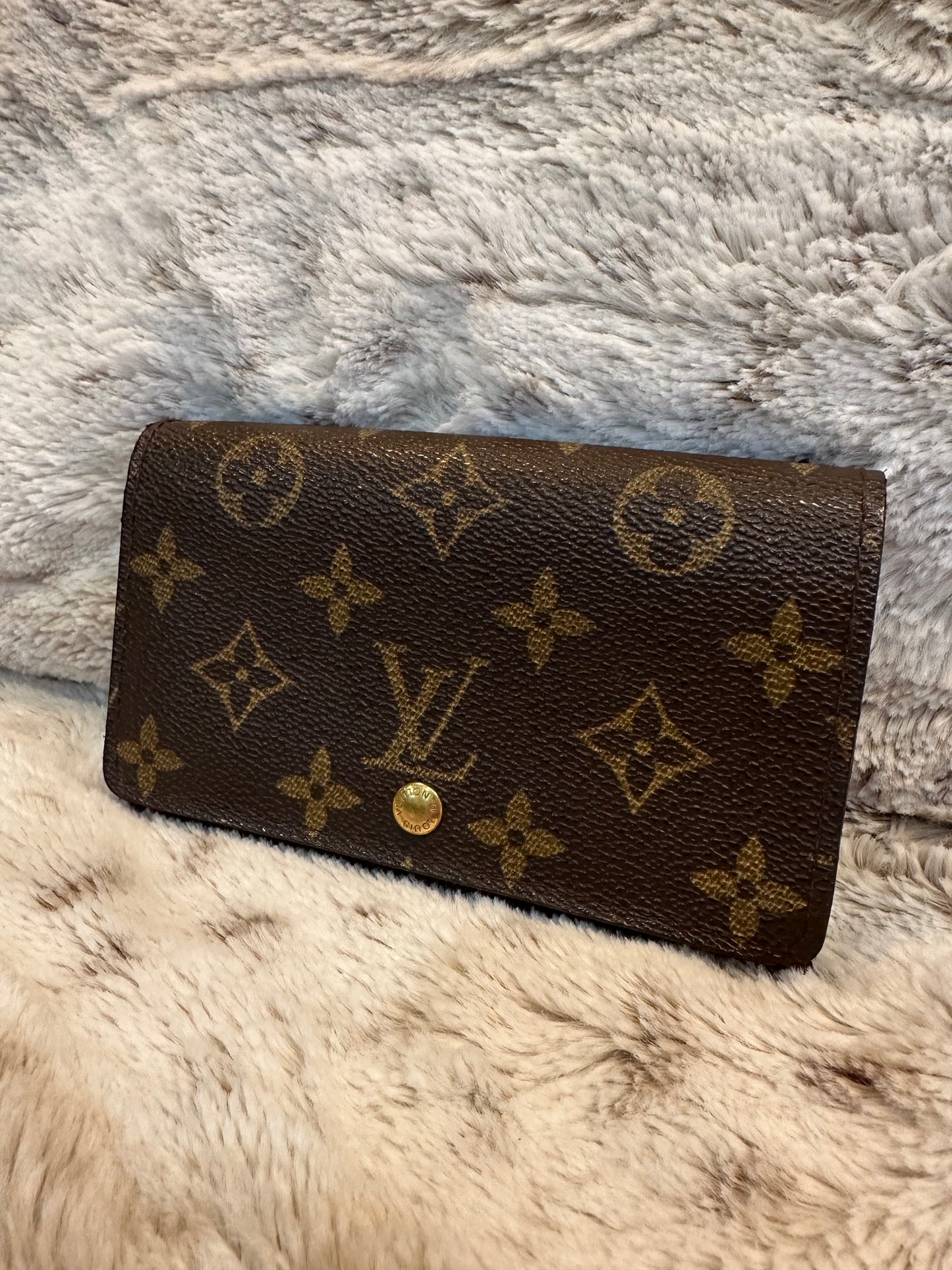 Pre-owned Vintage Louis Vuitton Monogram Porte Monnaie Tresor bifold wallet in monogram coated canvas with a brown cross-grain leather lining #17 AUTHENTIC