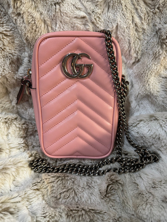 JT021 Pre-owned Gucci GG Marmont Matelassé Leather Mini Phone Bag / Crossbody