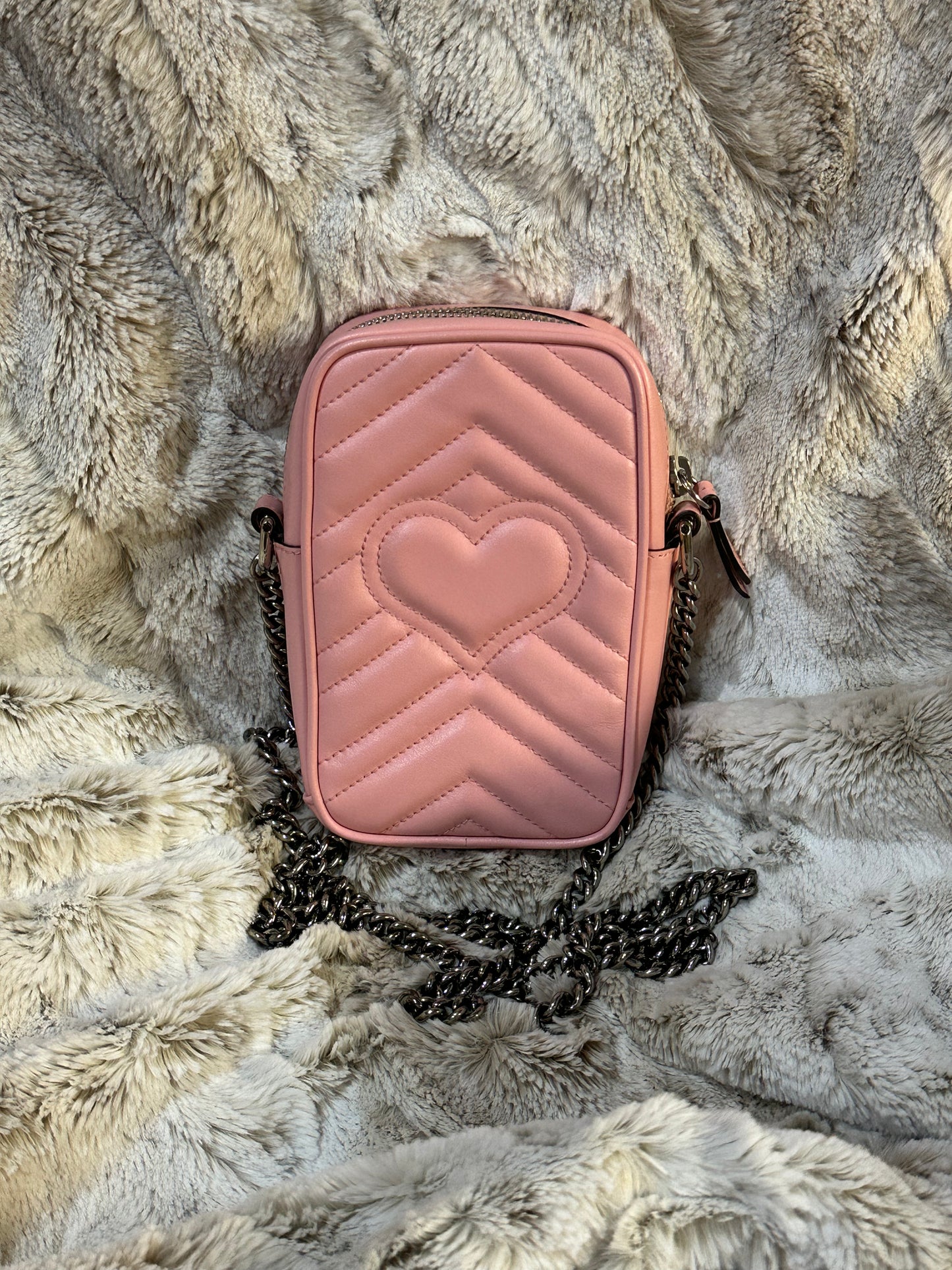 JT021 Pre-owned Gucci GG Marmont Matelassé Leather Mini Phone Bag / Crossbody